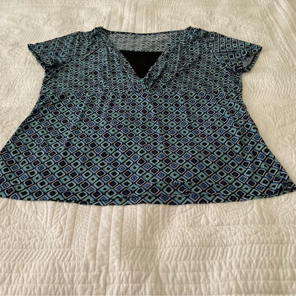 GEOMETRIC PRINT BLOUSE IN MULTI COLOURS, SIZE XL - Picture 8 of 8